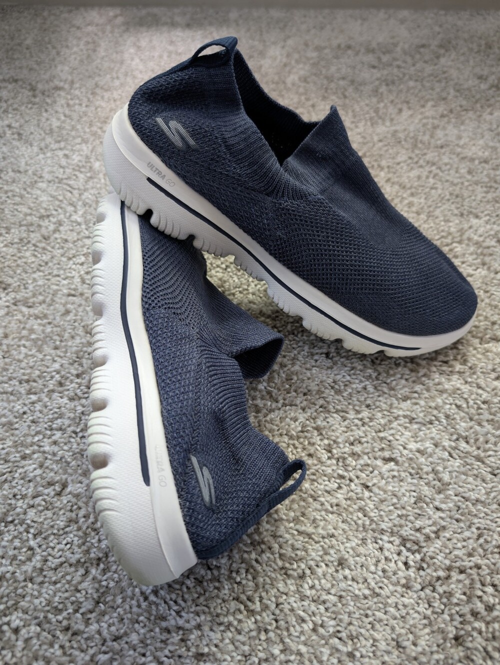 Skechers Ultra Go Air-cooled Goga Mat, navy blue knit slip on shoes. size 8.